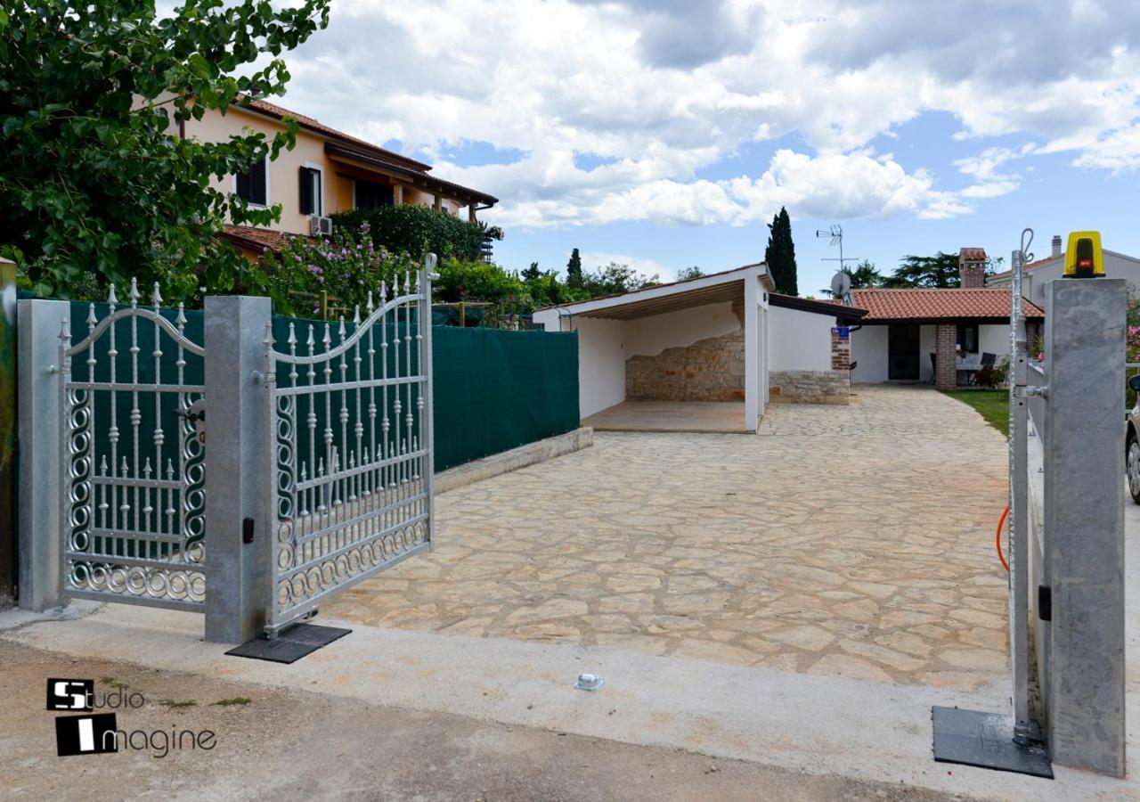 Charming Stone Cottage By The Sea Umag Ngoại thất bức ảnh