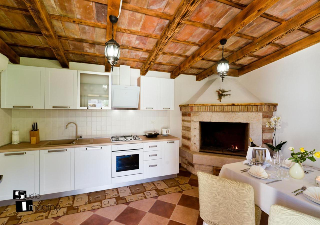 Charming Stone Cottage By The Sea Umag Ngoại thất bức ảnh
